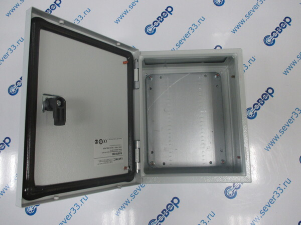 Щит с монтажной панелью ЩМП 300х250х150 IP65 1