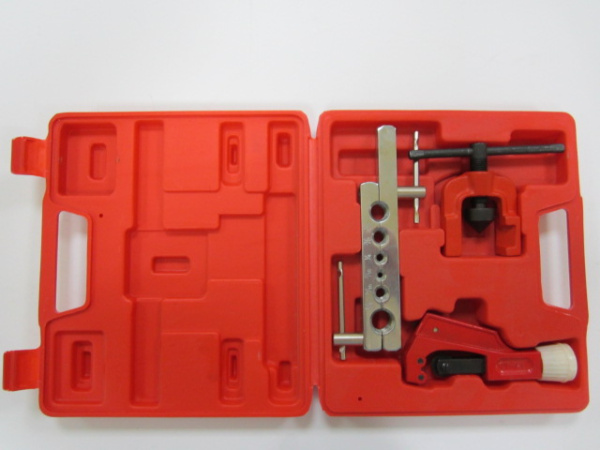 Набор развальцовочный с труборезом RT824