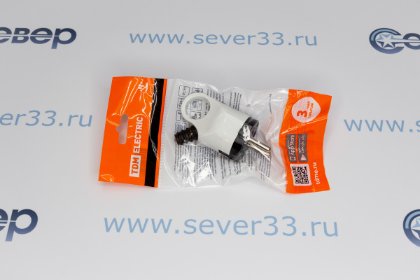 Вилка TDM угловая с ушком 16А_3e