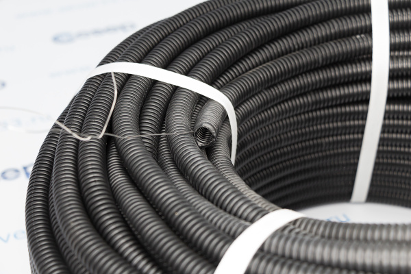 Гофра с протяжкой 16 черная ПНД_1ed